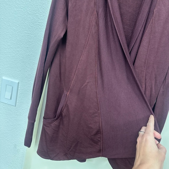 Athleta Pranayama Wrap Cardigan Burgundy Open Front Thumbholes XS - Picture 3 of 8